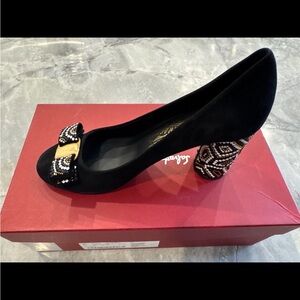 Elegant Black and Gold Women's Heels